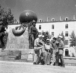 LEGION SBA QUARTIER VIENOT REUNION DEVANT LE MONUMENT